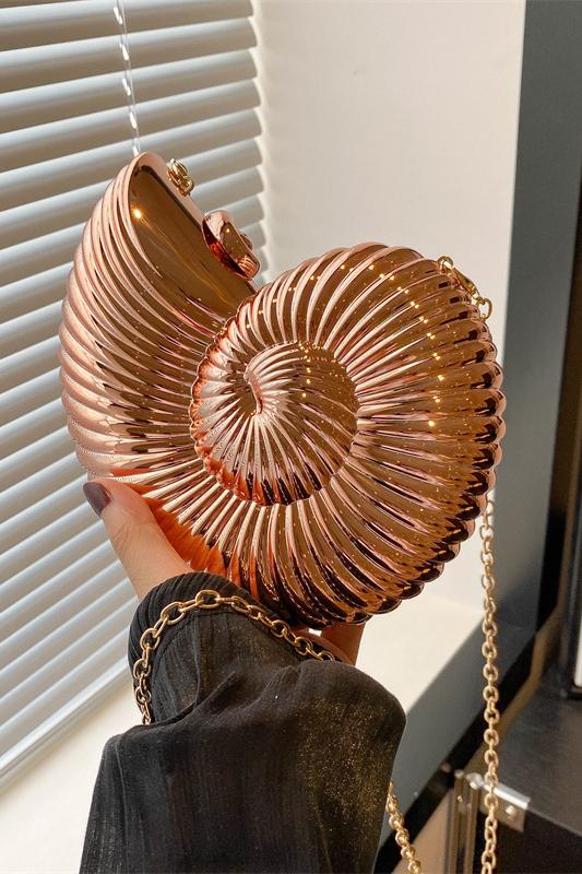 Schultertasche aus Acryl im Muschel-Stil