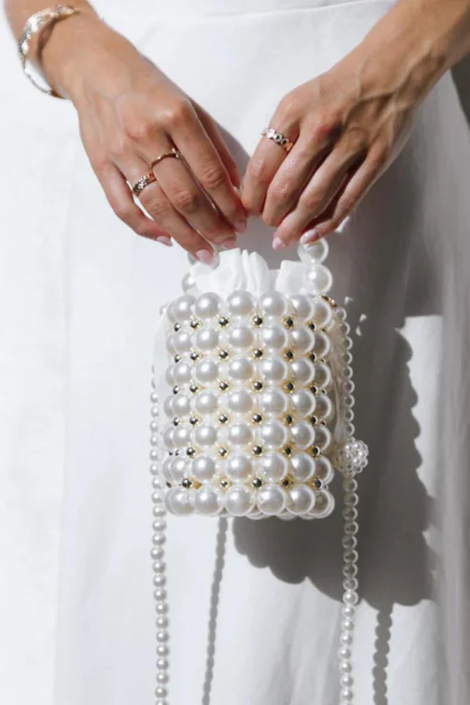 Renate Tasche im Sack-Stil mit Perlendetails