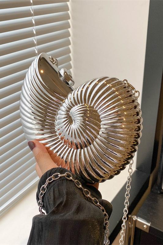 Schultertasche aus Acryl im Muschel-Stil