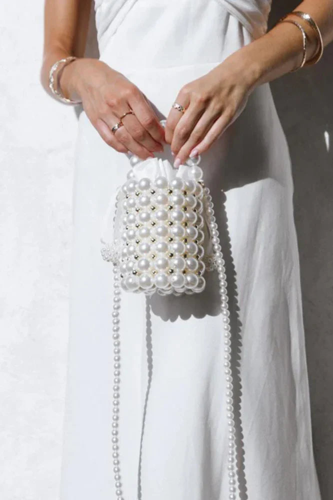 Renate Tasche im Sack-Stil mit Perlendetails